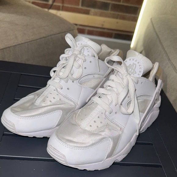 Nike White Huarache Women's Sneakers - Picture 1 of 6